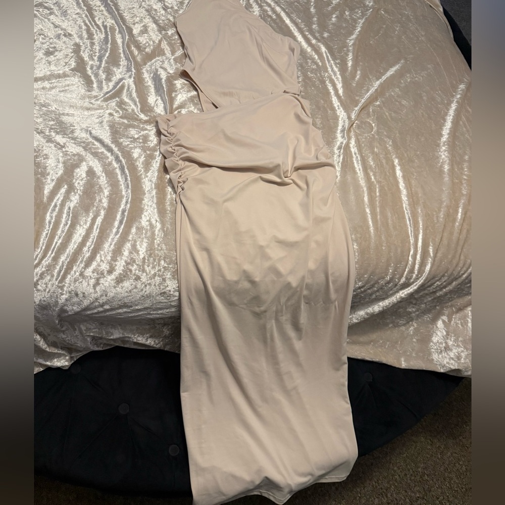Dress - Picture 3 of 3